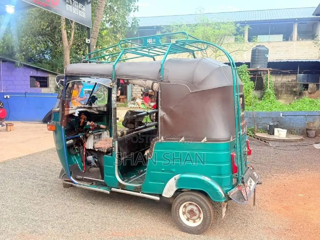 Bajaj 2 stroke 2006 Three Wheel (Used)