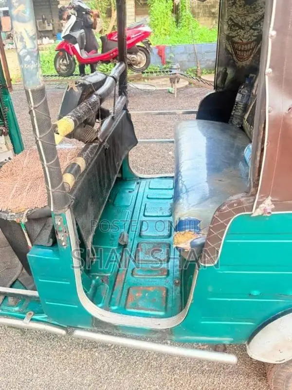 Bajaj 2 stroke 2006 Three Wheel (Used)