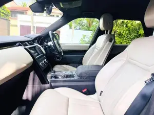 Land-Rover Discovery 5 2017 SUV (Used)