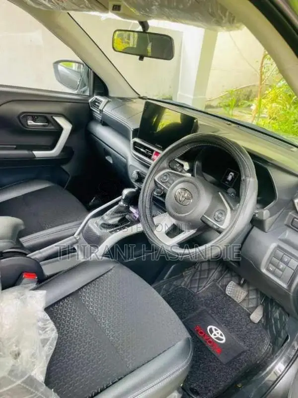 Toyota Raize 2025 SUV (Used)
