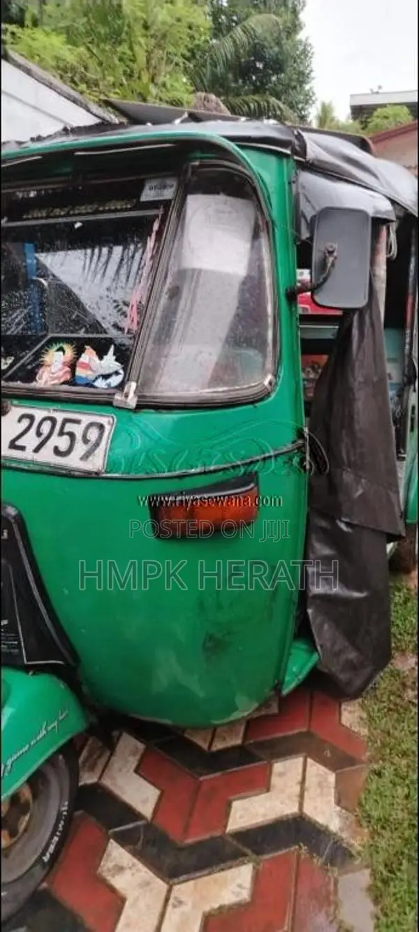 Bajaj 4 stroke 2009 Three Wheel (Used)