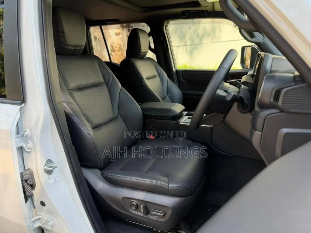 Toyota Land Cruiser LC250 VX 2025 SUV (Used)