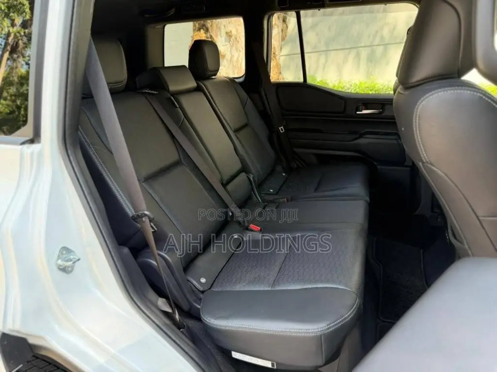Toyota Land Cruiser LC250 VX 2025 SUV (Used)