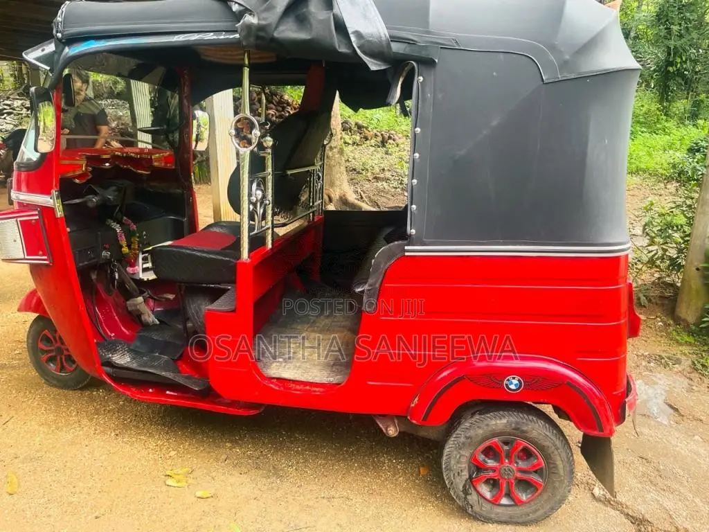 Bajaj 4stok 2011 Three Wheel (Used)