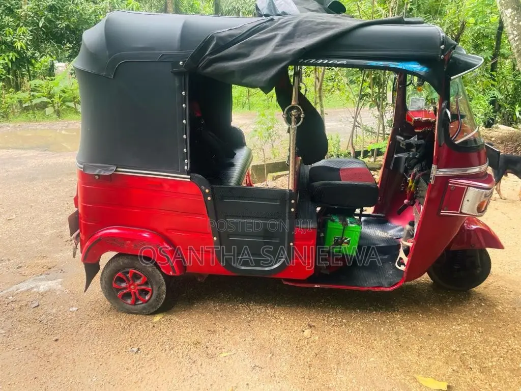 Bajaj 4stok 2011 Three Wheel (Used)