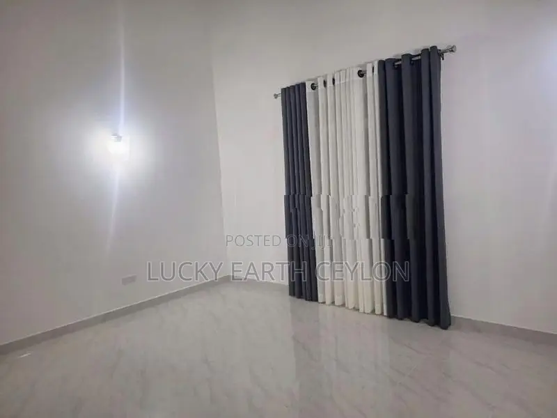 Koswatta, Battarmulla , Unfurnished 1ST Floor House For Rent (MG1392)