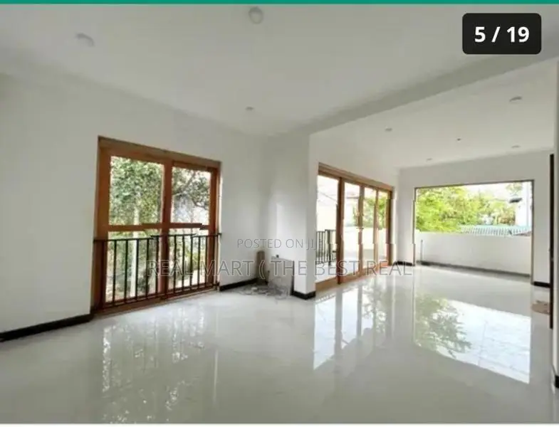 BORALASGAMUWA : 7-BR (8.85P) TWO-STOREY HOUSE WITH ROOFTOP FOR SALE