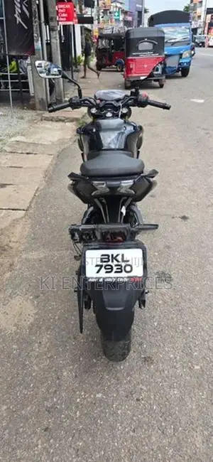 Bajaj Pulsar N160 2025