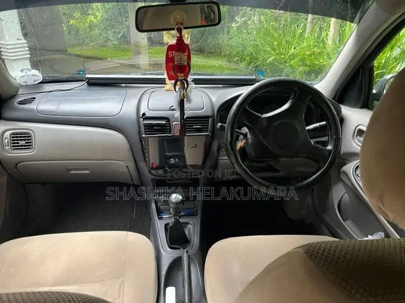 Nissan Sunny 2000