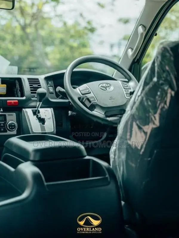 Toyota Hiace 223 Super GL 2 2024