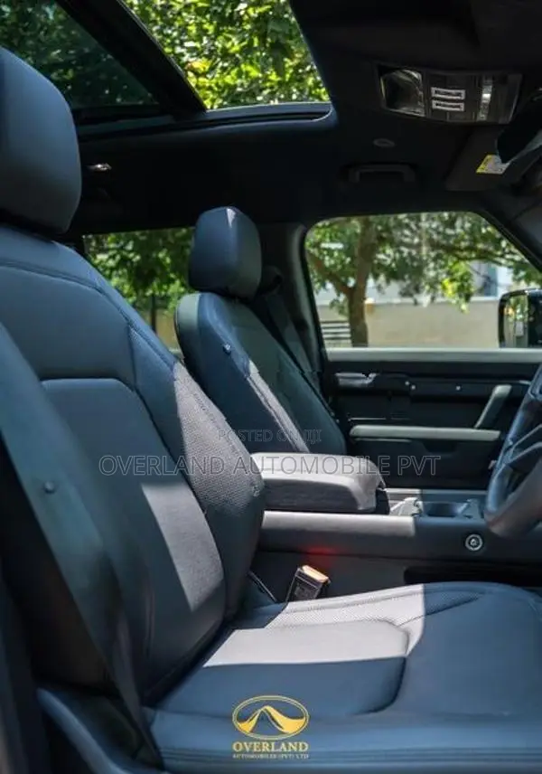 Land Rover Defender X DYNAMIC SE 2025