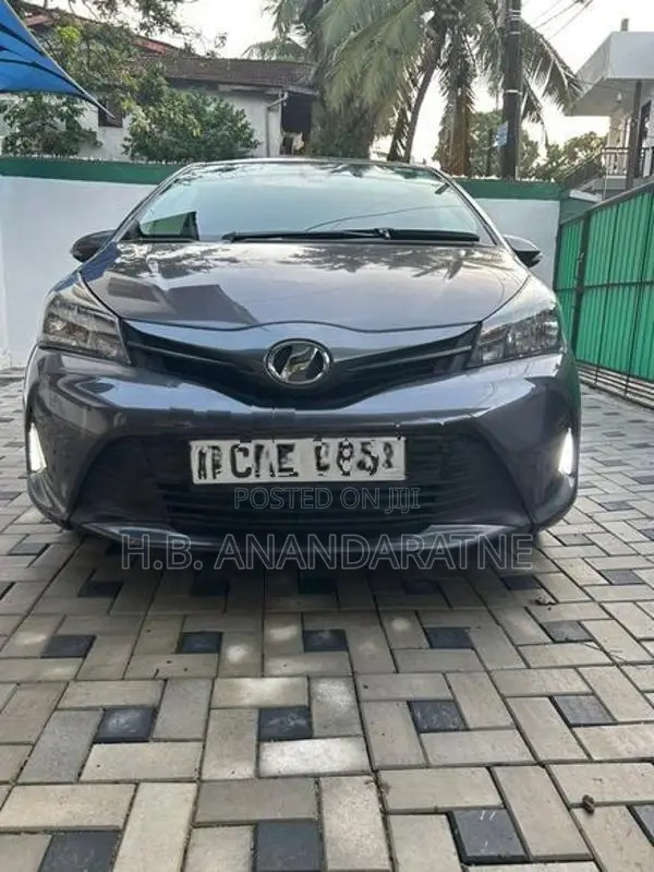 Toyota Vitz F 2016