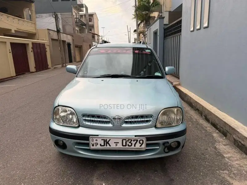 Nissan March 2001