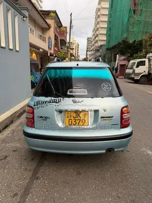 Nissan March 2001