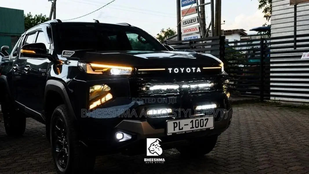 Toyota Hilux Travo 2026 Grill Logo Light