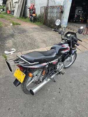 Bajaj CT100 2013
