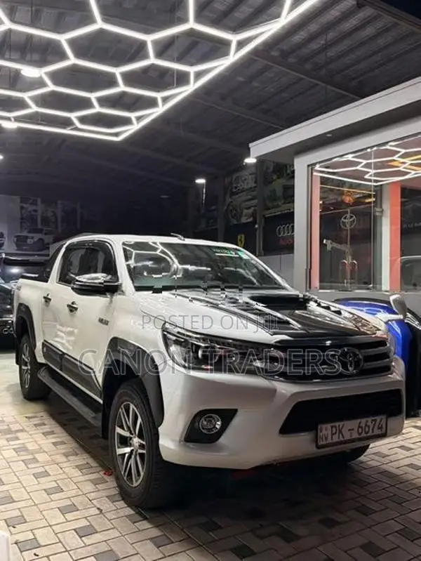 Hilux 2020 Hamer Electric Roll Shutter & Bar