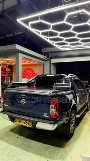 Nissan Navara NP 300 Hamer Electric Roll Shutter & Night Fury Bar