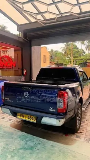 Nissan Navara NP 300 Hamer Electric Roll Shutter & Night Fury Bar