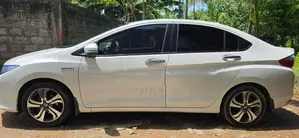 Honda Grace 2017