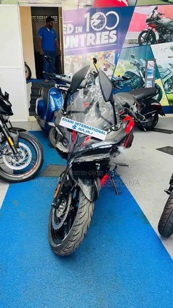 Bajaj Pulsar RS200 Black/Red 2026