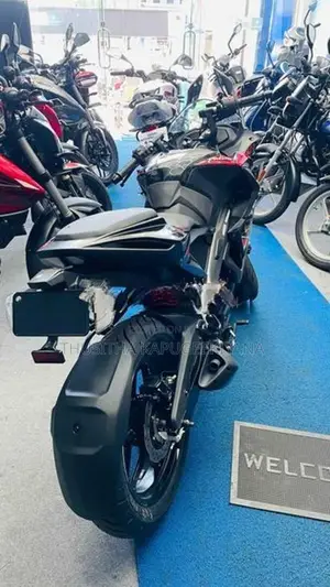 Bajaj Pulsar RS200 Black/Red 2026