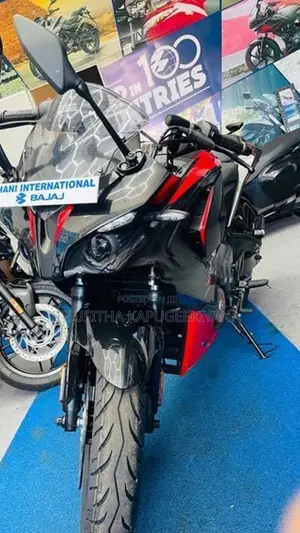 Bajaj Pulsar RS200 Black/Red 2026