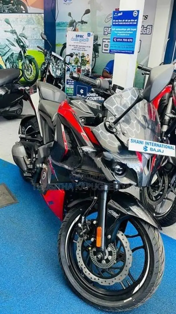 Bajaj Pulsar RS200 Black/Red 2026