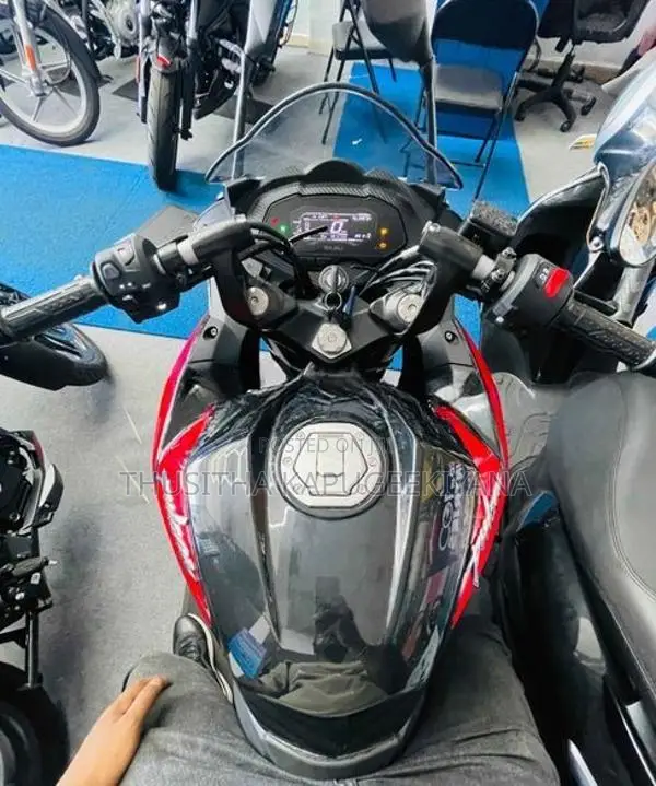 Bajaj Pulsar RS200 Black/Red 2026