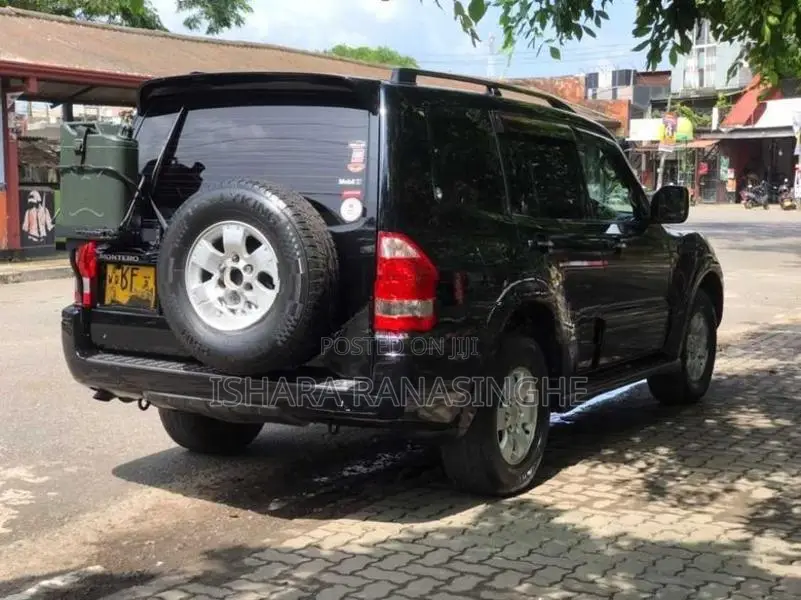 Mitsubishi Montero 2006