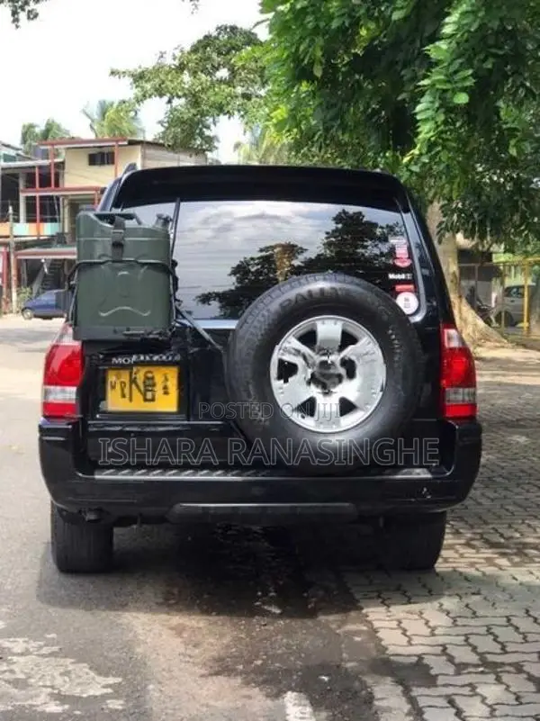 Mitsubishi Montero 2006