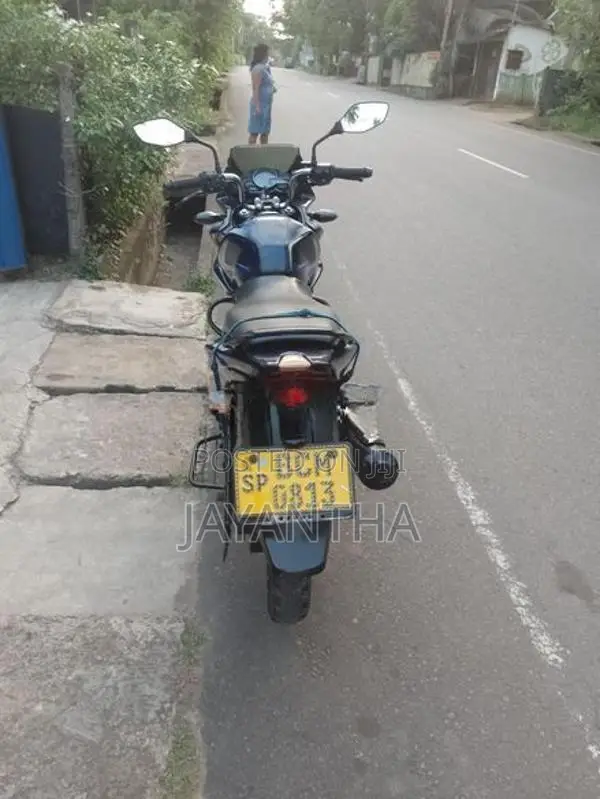 Bajaj Discover discoverer 2015