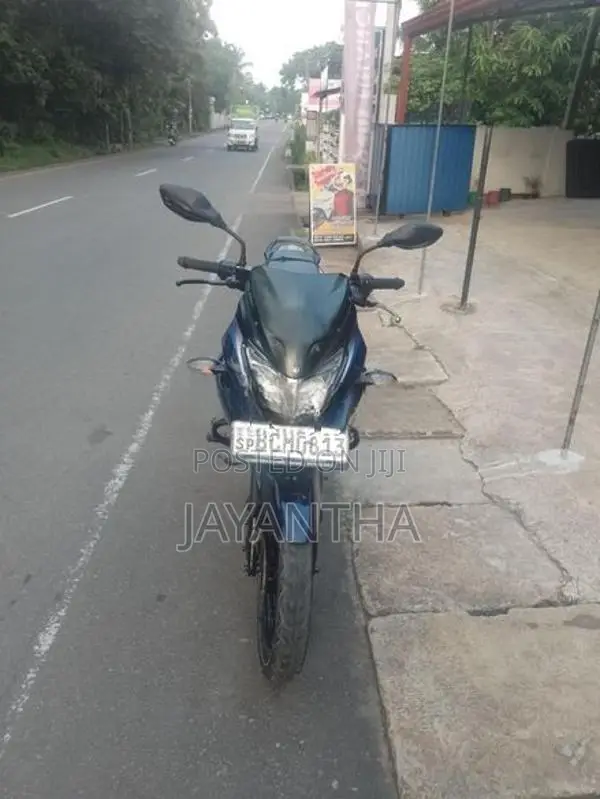 Bajaj Discover discoverer 2015