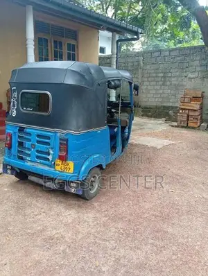 Bajaj RE 2016