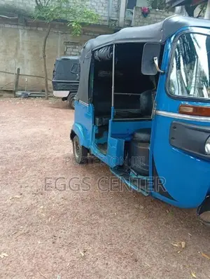 Bajaj RE 2016