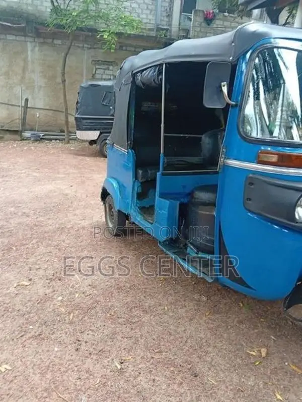 Bajaj RE 2016