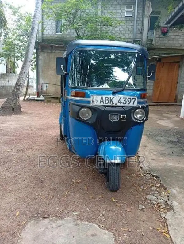 Bajaj RE 2016