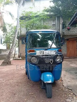 Bajaj RE 2016