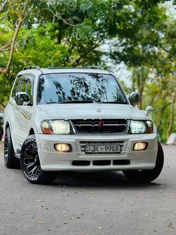 Mitsubishi Montero 2002