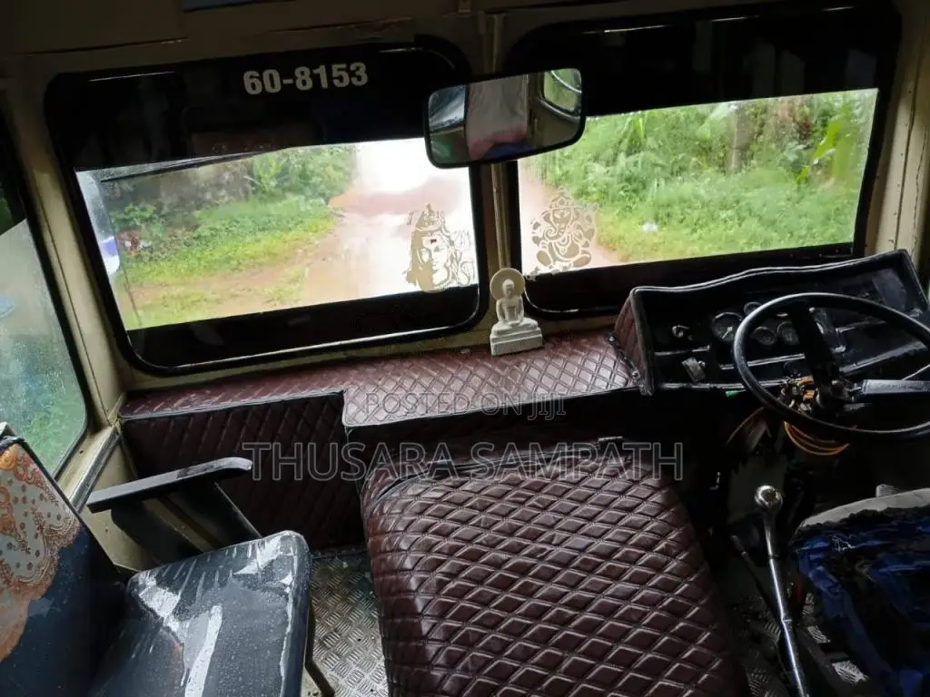 Ashok-Leyland Chithal 1990 Bus (Used)