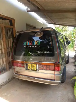 Nissan Caravan Shot 2000 Van (Used)