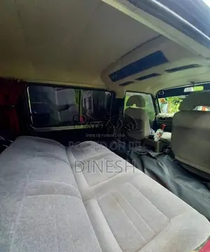 Nissan Caravan Shot 2000 Van (Used)