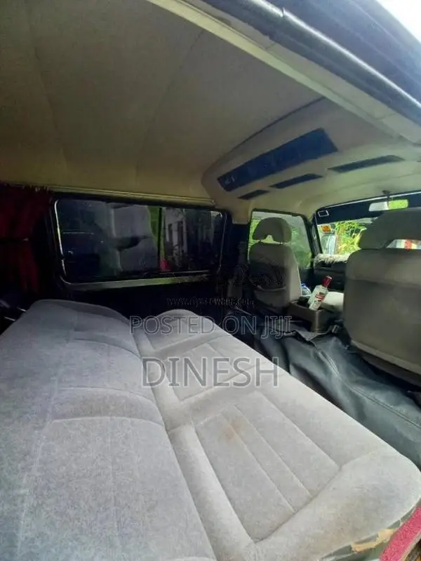 Nissan Caravan Shot 2000 Van (Used)
