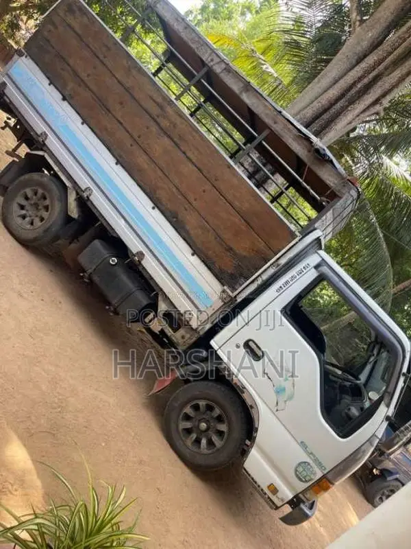 Isuzu ELF 2002 Lorry (Used)
