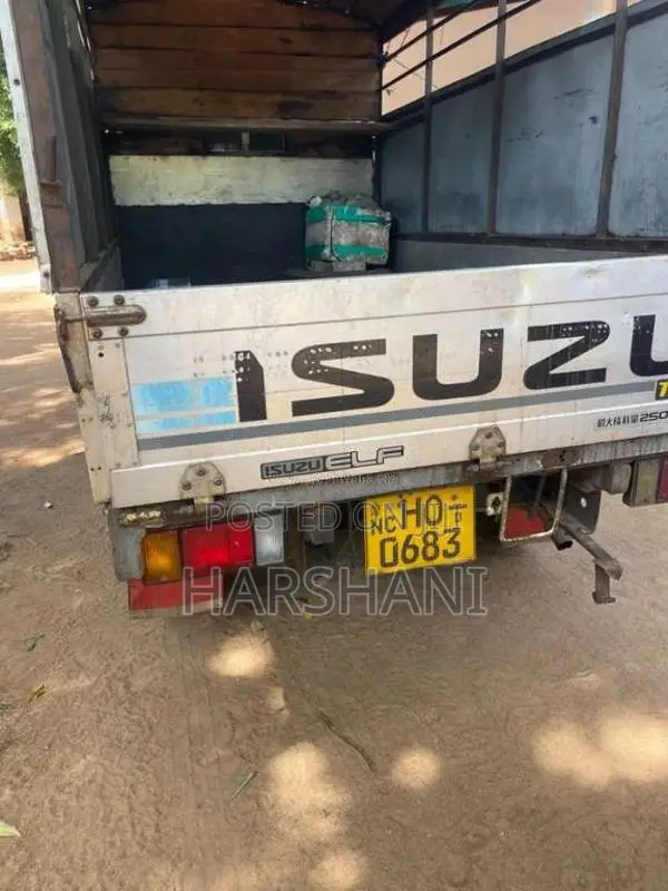 Isuzu ELF 2002 Lorry (Used)