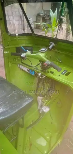 Bajaj 2 Stroke 2005 Three Wheel (Used)
