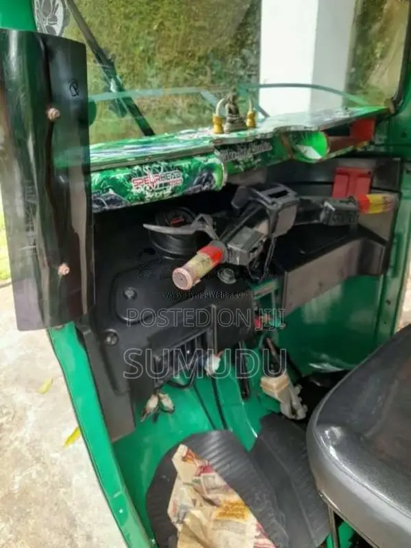 Bajaj 4 Stroke 2016 Three Wheel (Used)