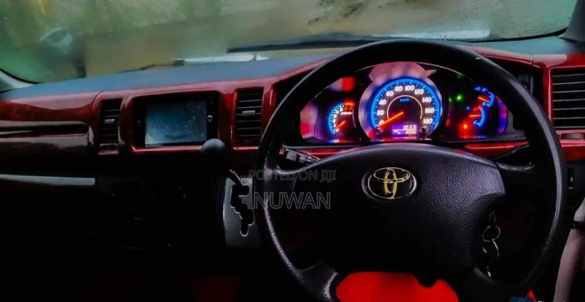 Toyota KDH 2008 Van (Used)