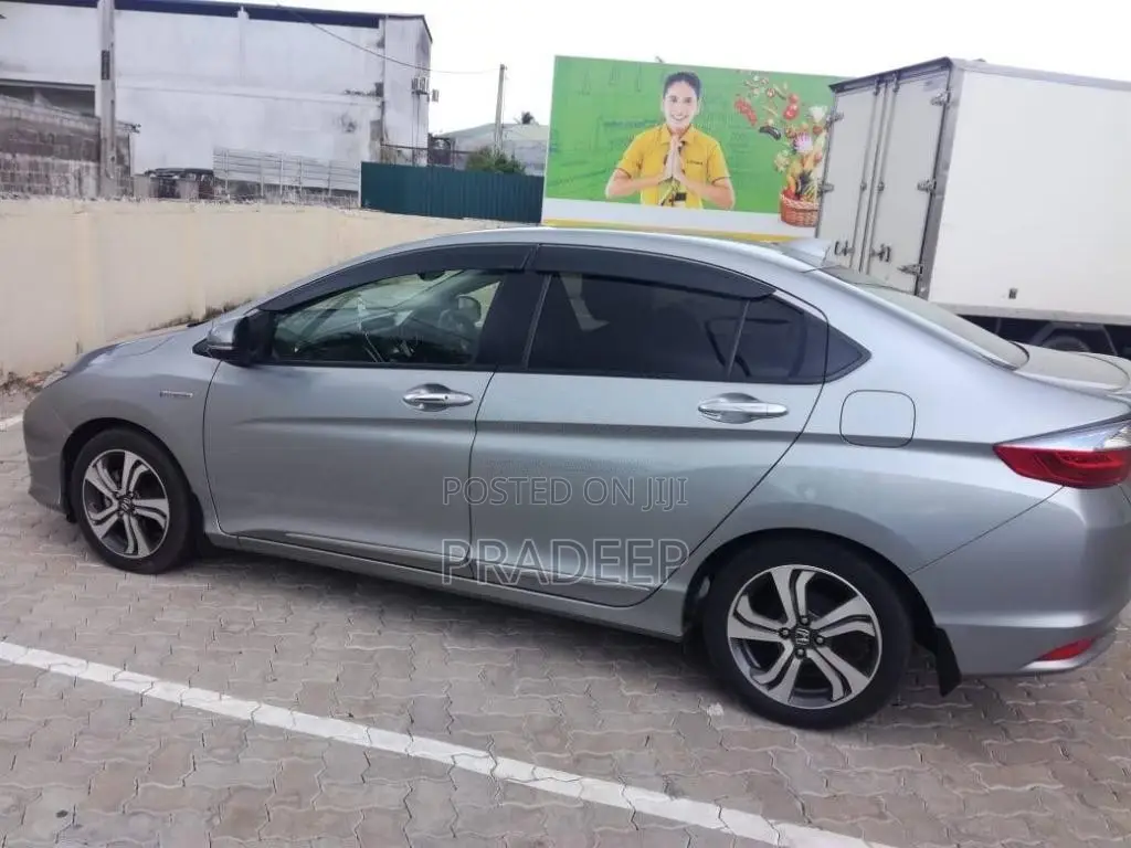 Honda Grace 2016 Car (Used)