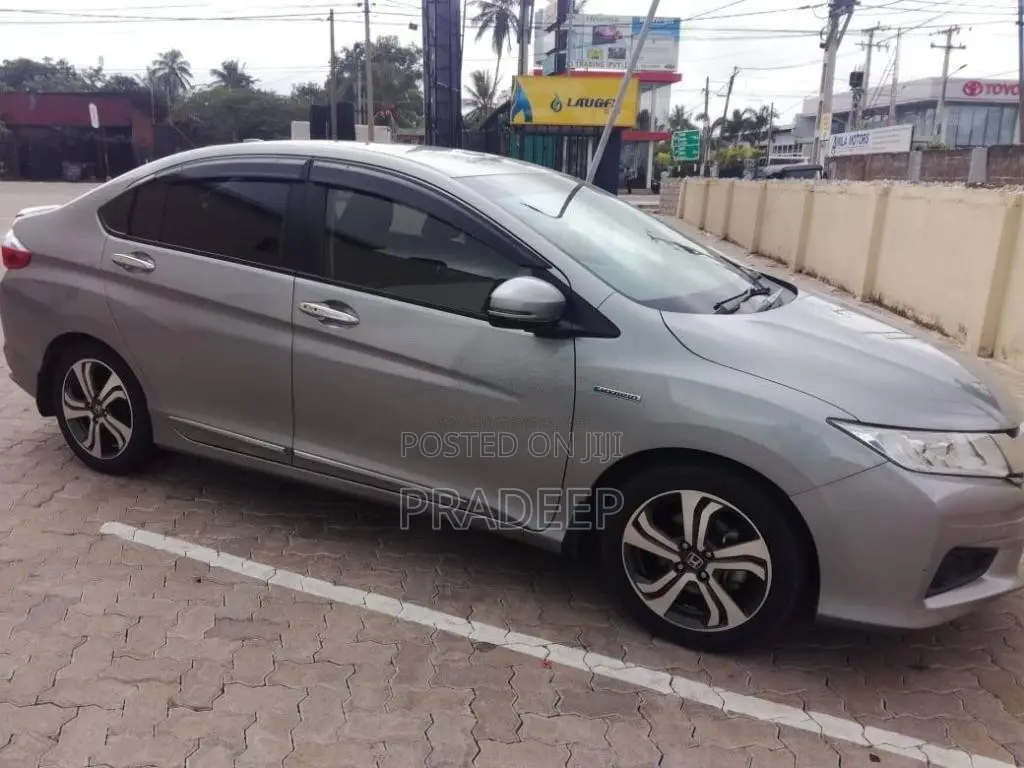 Honda Grace 2016 Car (Used)